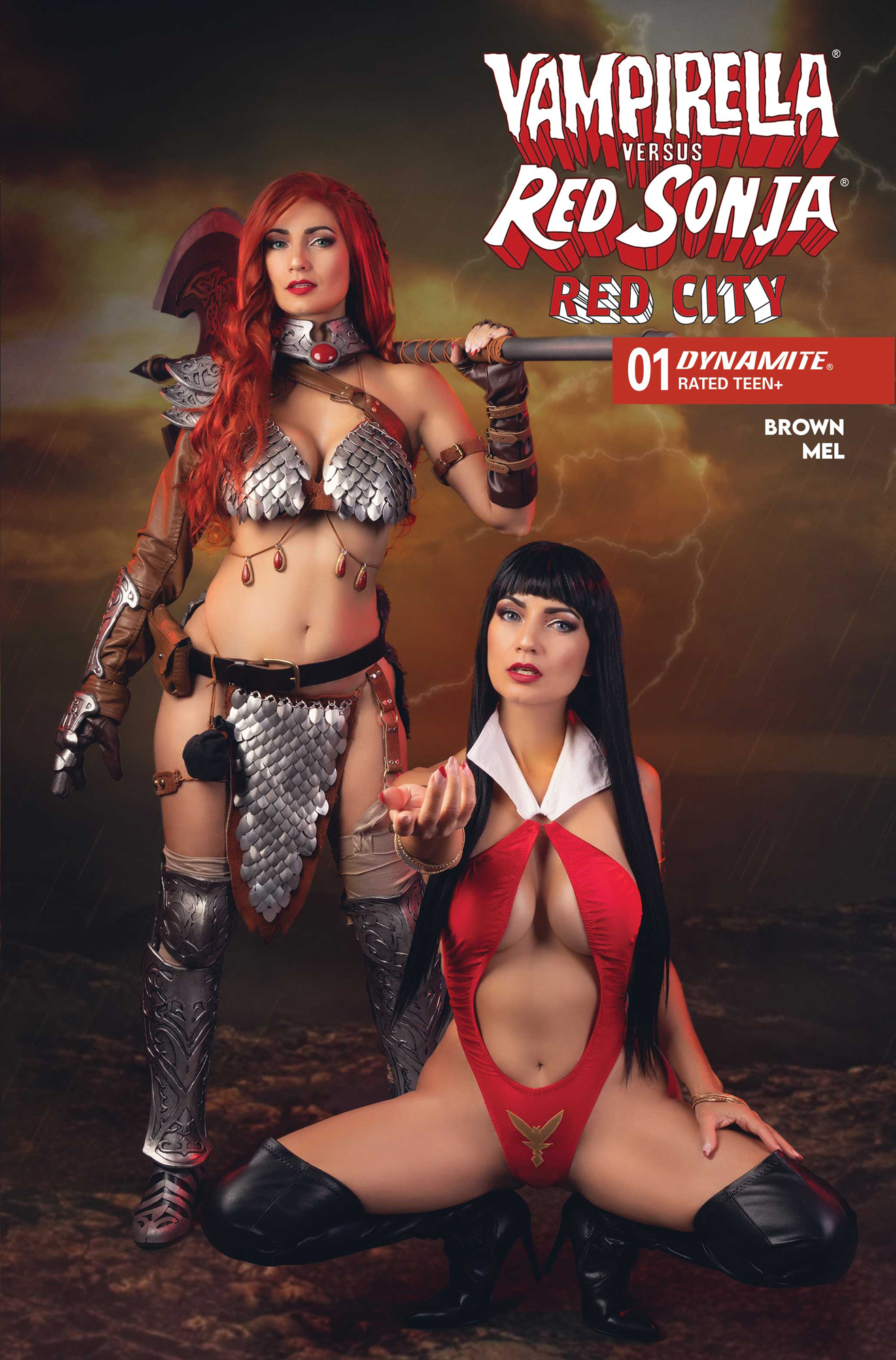 COSPLAY VAMPIRELLA AND RED SONJA Variant